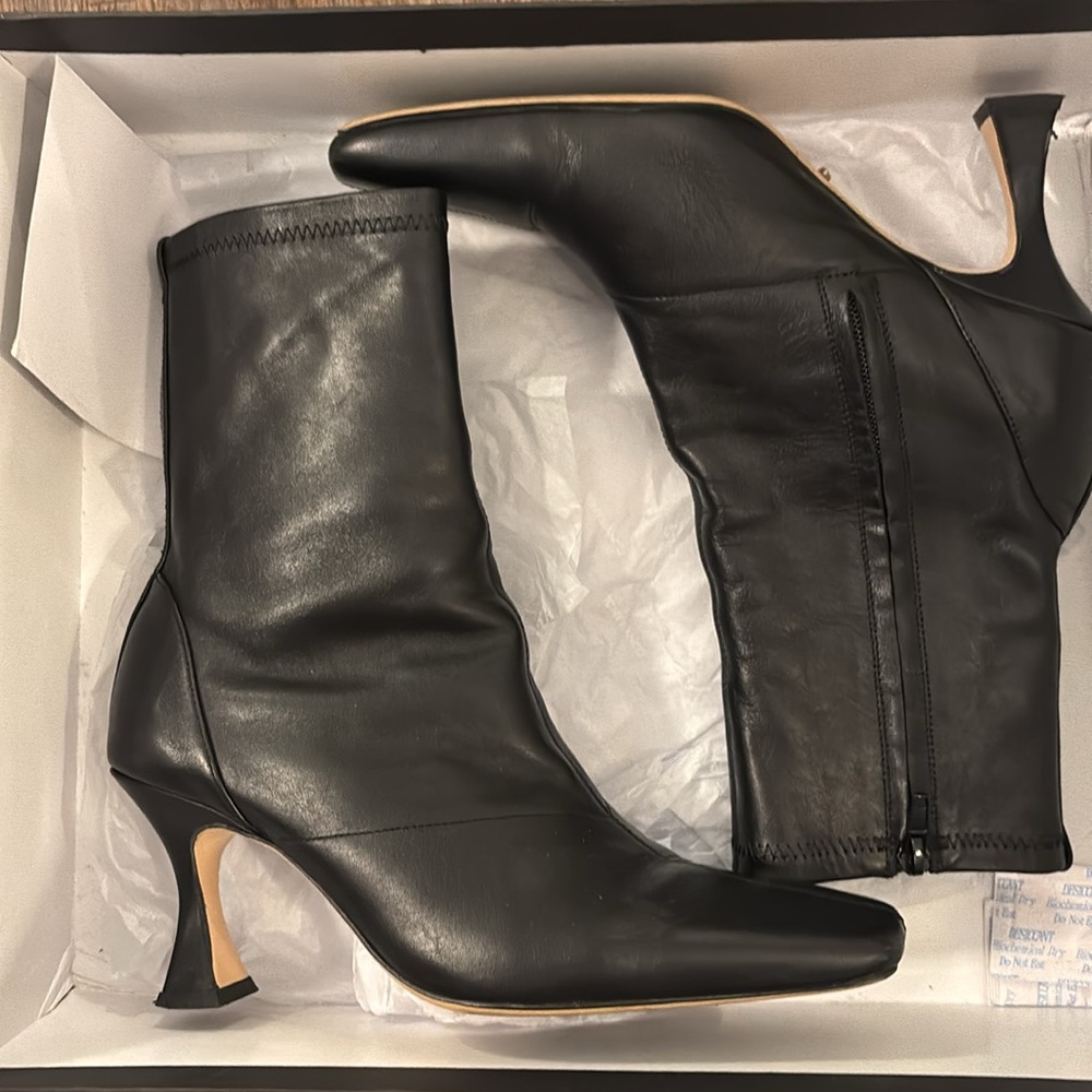 TONY BIANCO GENTLY WORN BLACK BOOTIES